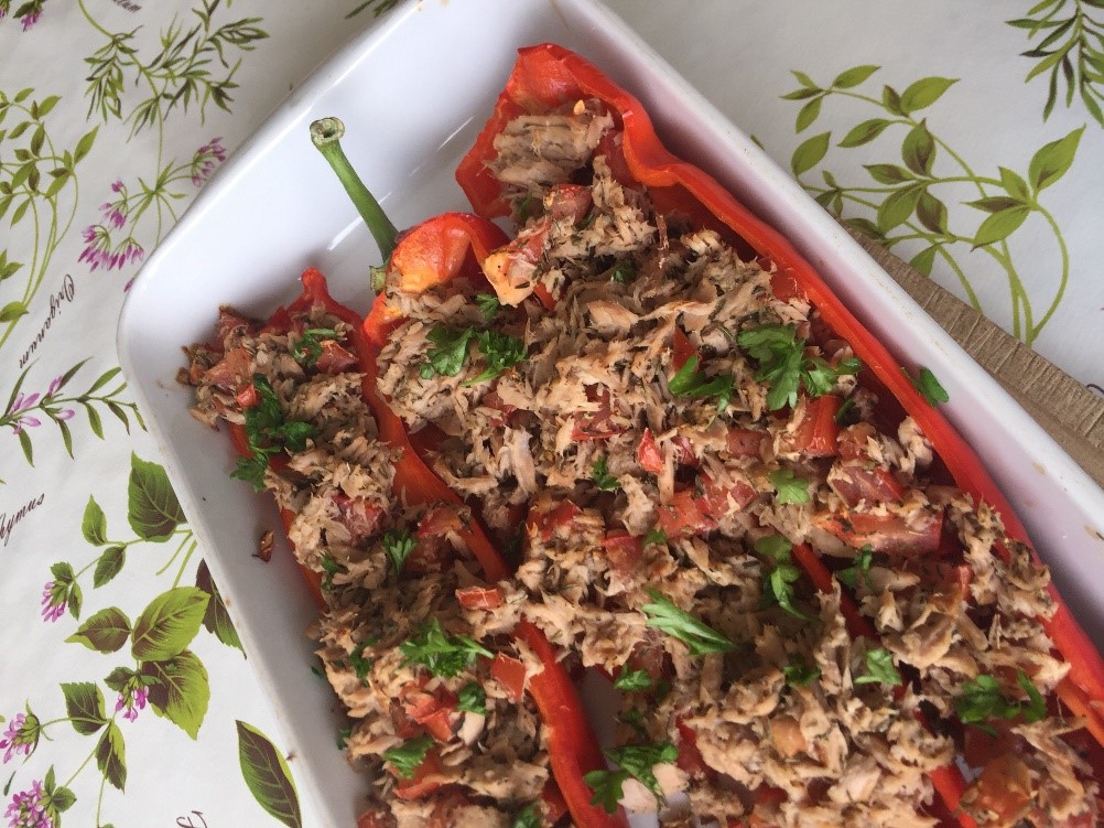 Gevulde zoete puntpaprika met tonijn