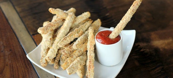 Lekkere snack, aubergine frietjes!