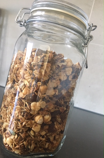 Zelfgemaakte voedzame havermoutmuesli