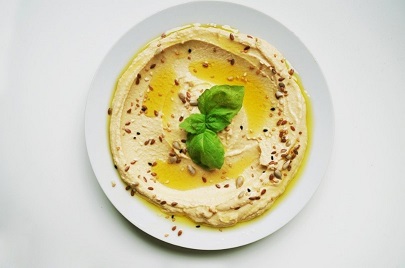 ZELFGEMAAKTE HUMMUS