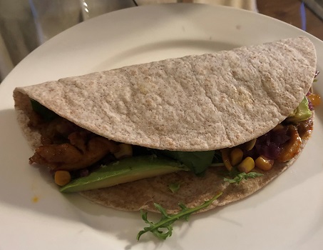 Gevulde wrap met kipdijfilet